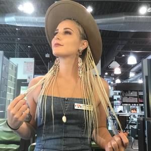 Meet your Posher, Larysa